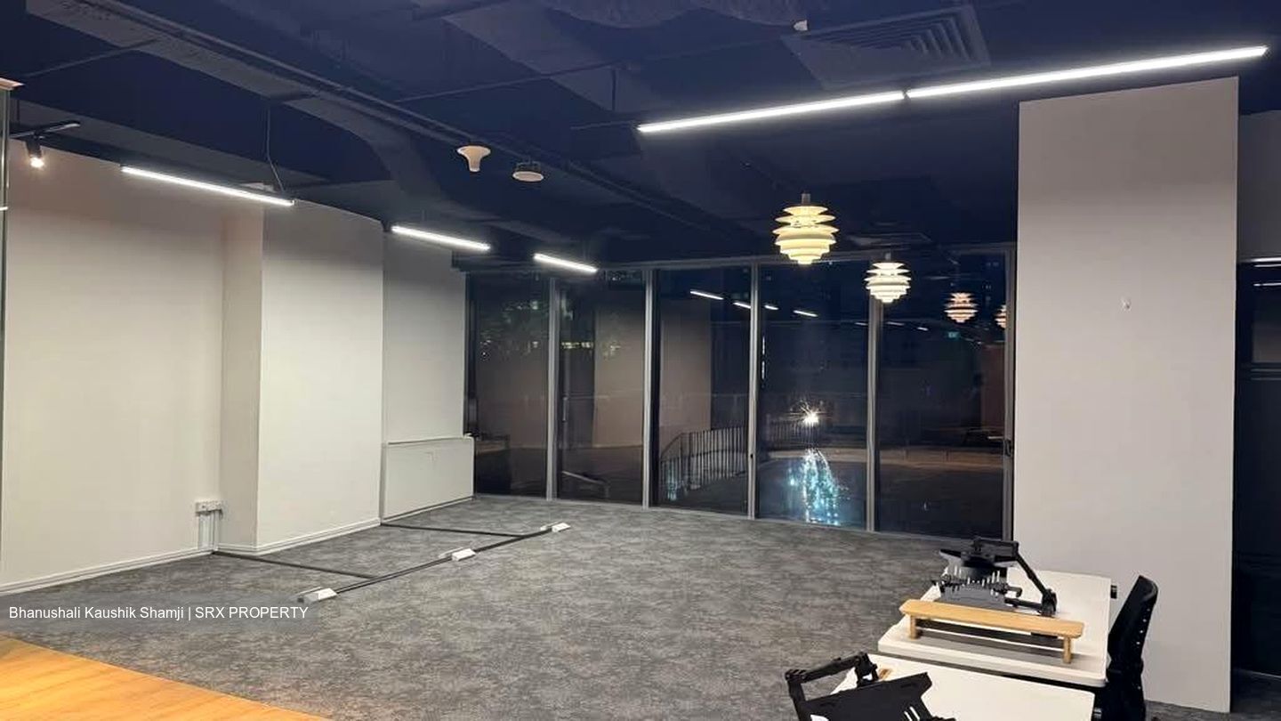 PLUS (D1), Office #568050321
